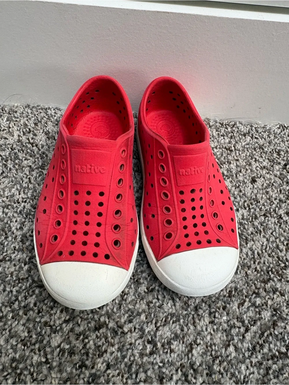 Native Waterproof Slip On Red Perforated Casual Sneakers Size 9c